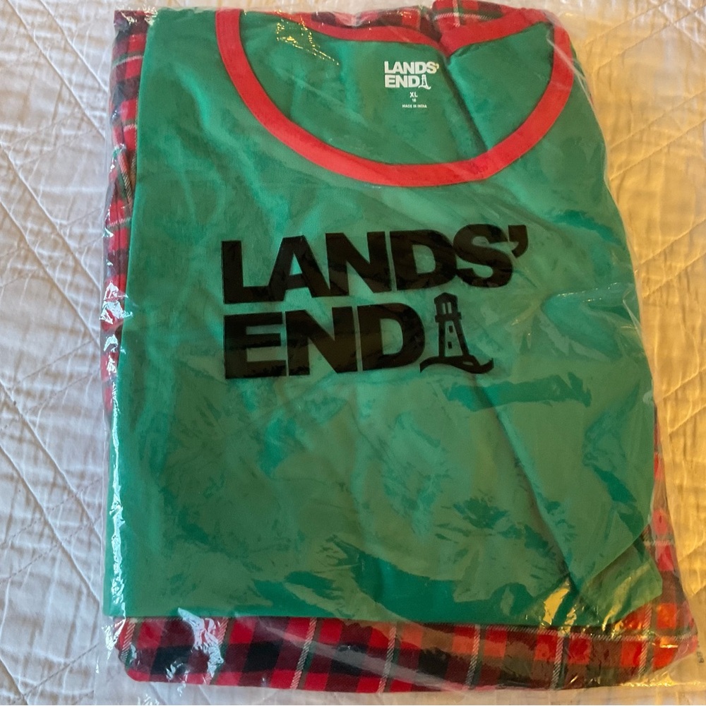 NEW WITH TABS.  LANDS END FLANNEL PAJAMAS. Never worn.